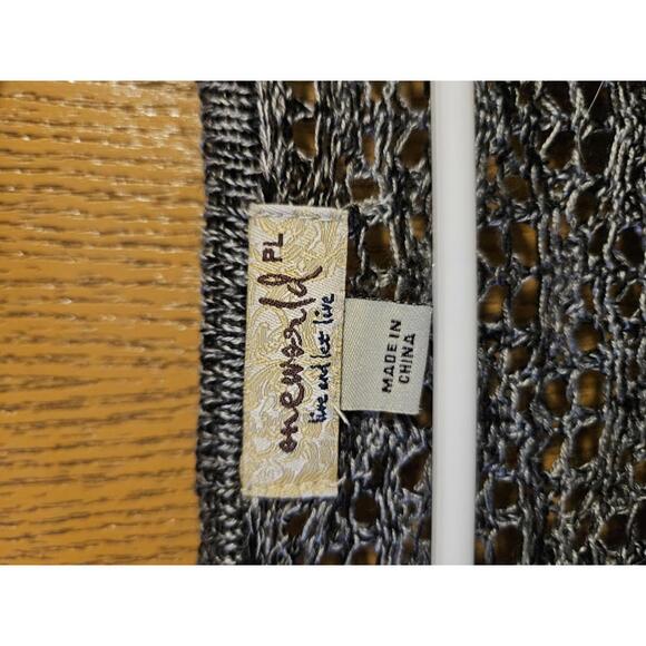 One World sweater - Picture 7 of 8